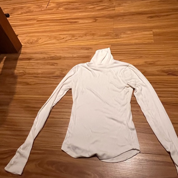 aritzia sunday best turtleneck - Picture 1 of 2